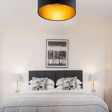Clifton Jewel - 4 Bed Townhouse With Parking. Mycityhaven *