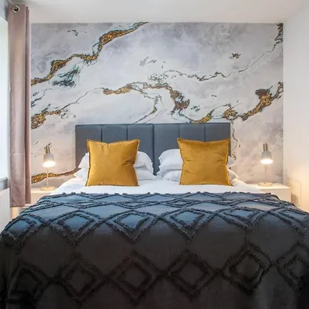 Clifton Jewel - 4 Bed Townhouse With Parking. Mycityhaven *