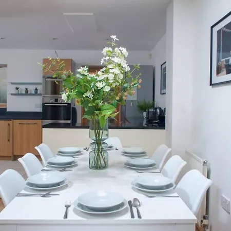 בית נופש Clifton Jewel - 4 Bed Townhouse With Parking. Mycityhaven