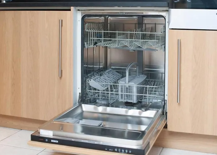 Clifton Jewel - 4 Bed Townhouse With Parking. Mycityhaven *