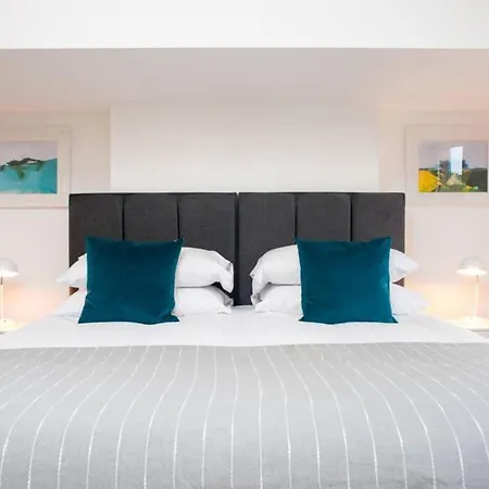 Clifton Jewel - 4 Bed Townhouse With Parking. Mycityhaven Будинок відпочинку *