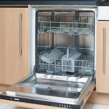 Clifton Jewel - 4 Bed Townhouse With Parking. Mycityhaven *