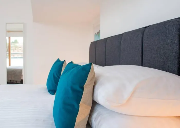 Clifton Jewel - 4 Bed Townhouse With Parking. Mycityhaven *